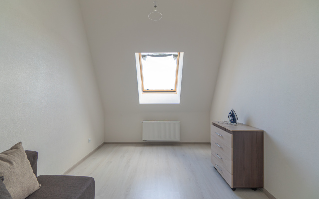 Апартаменты Двухкомнатная Квартира на Мансардном Этаже