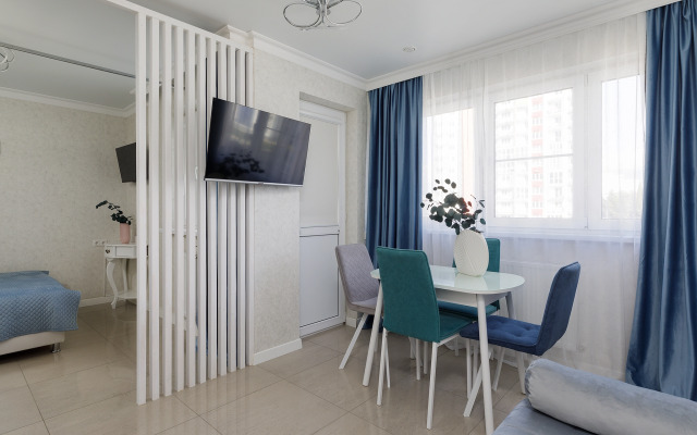 Studiya Delyuks s balkonom Apartments