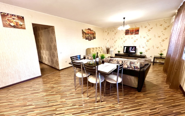 Апартаменты двухкомнатные на Карбышева 61Б (рядом с ТЦ Космопорт)