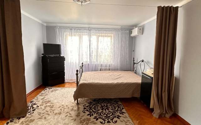Na Prospekte Lenina 63A Flat