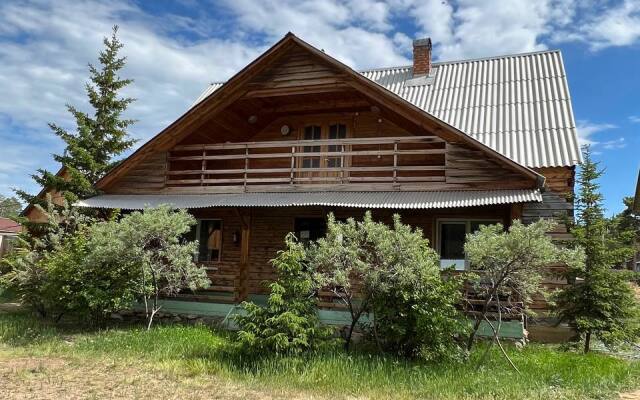 Zhemchuzhina Olkhona Guest House
