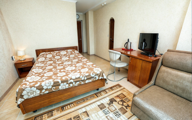 Zelyony Popugay Allama Group Mini-hotel