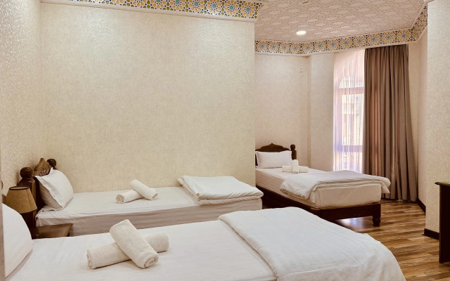 Ayvan Plaza Hotel