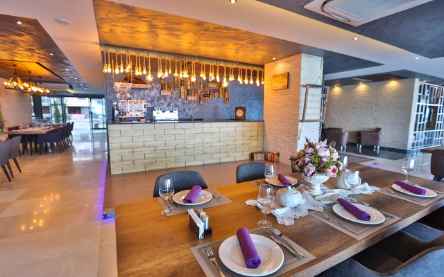 Royal Comfort Hotel