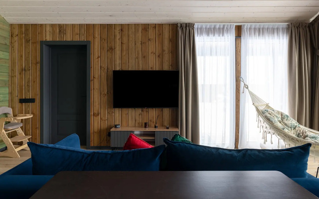 Zeleny Lug Private house