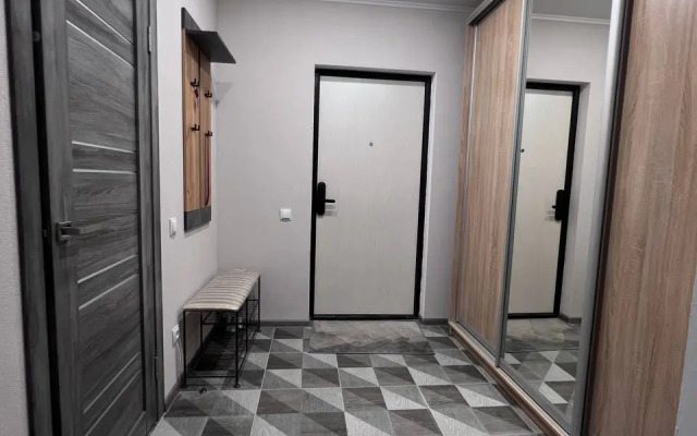 Апартаменты еЖИВИка Автомобилистов 13