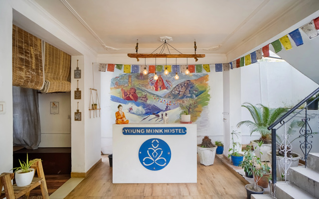Хостел Young Monk Hostel & Cafe Dharamkot