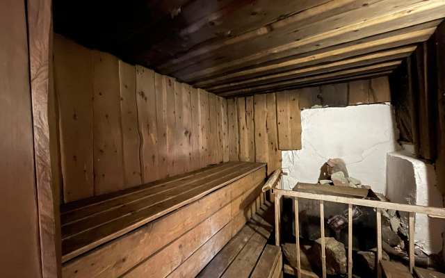 Otlichny Dvukhetazhny s Mangalom i Baney Ryadom s Prudom Private House