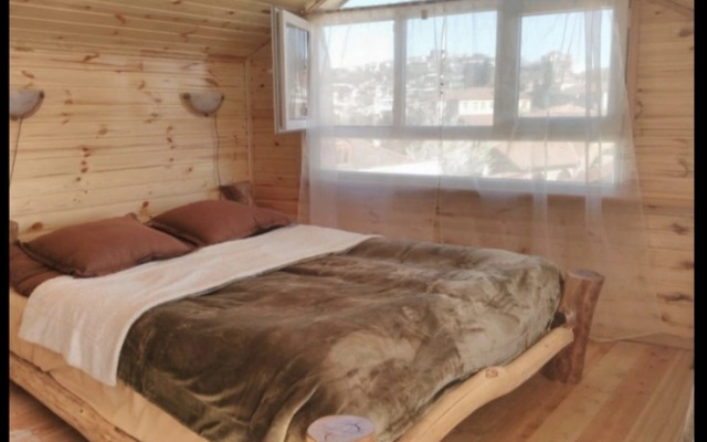 Отель Three Gracia