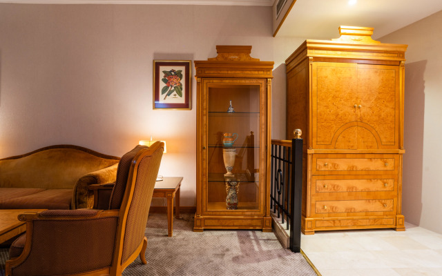 Отель Luxe Avenue