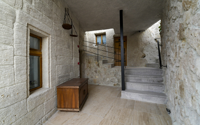 My Cave Suites