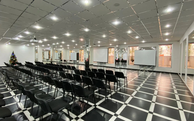 Forum Plaza Hotel