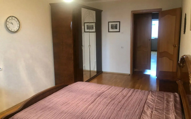 Blagorodnaya klassika v Tsentre Flat