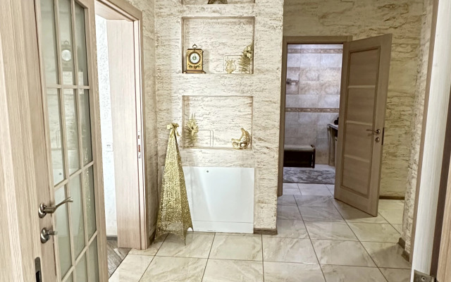 Частный дом с прудом террасами джакузи