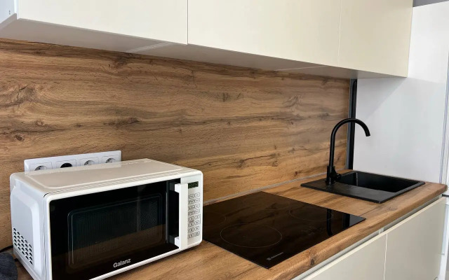 Trekhmestnye s Vidom na Reku Flat