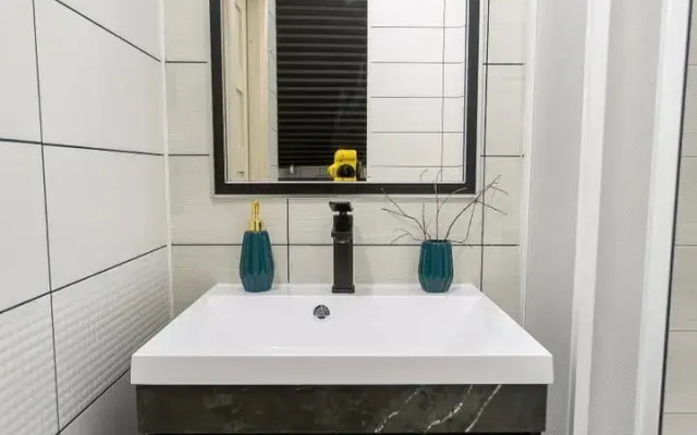 335 Na Farforovskoy 7k2 Apartments