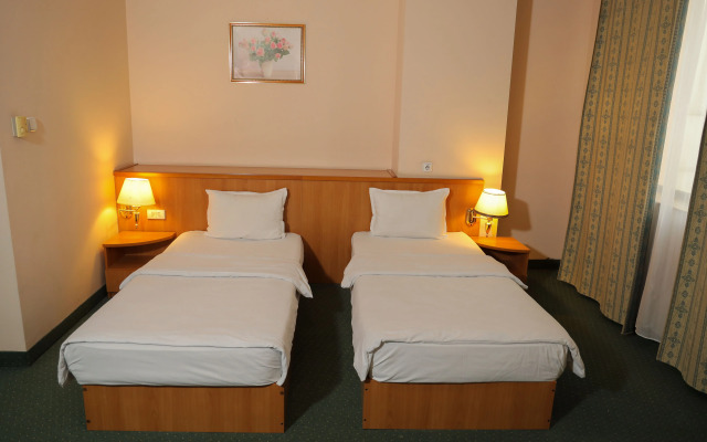 Expo Hotel