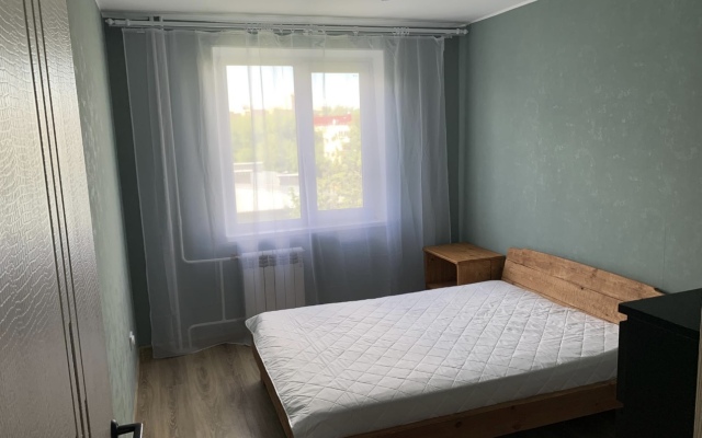 Tryokhkomnatnaya Ryadom S Tsentrom Flat