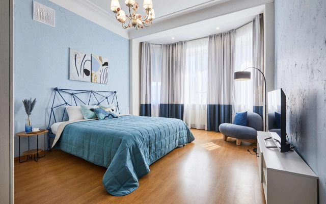 Квартира FlatStay Карповки 16| Большая видовая 4шка с камином