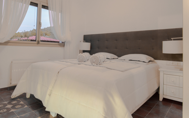 Toroni Luxury Villas - White Villa