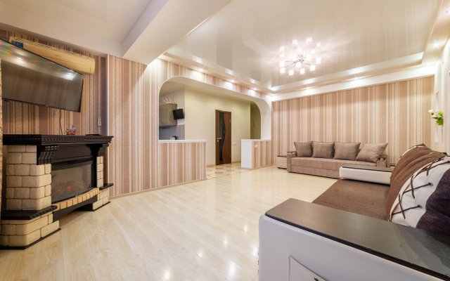 Prostornaya dlya gostey 6kh s kaminom i vidom na more Flat