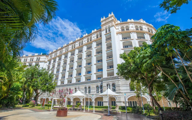 Отель Crowne Plaza Resort Sanya Bay