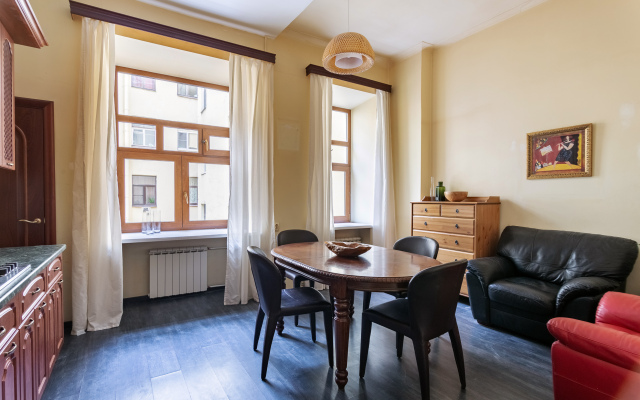 1912 na Respektabelnoy Petrogradke Apartment