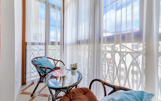 Kristal Apartments