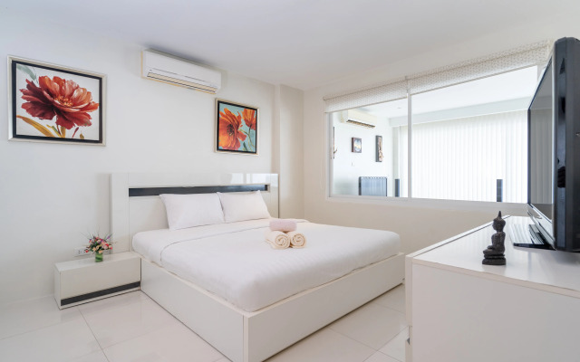 Ocean view condo in Sunset Plaza Apartments