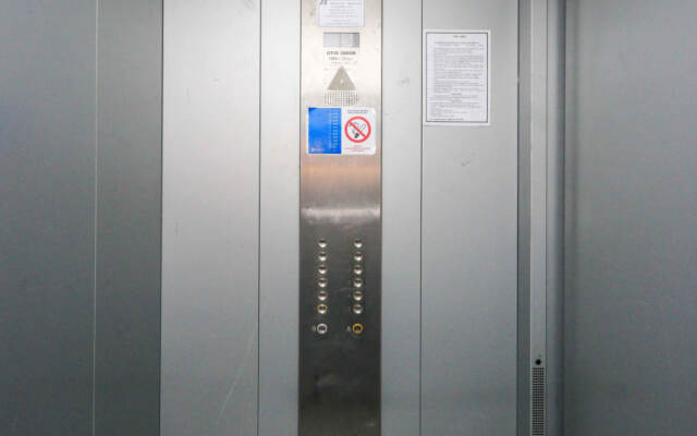 Na Ulitse Yuriya Tena 10 Flat