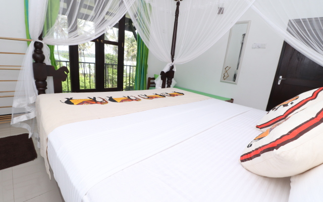 Yoho Aura Hotel