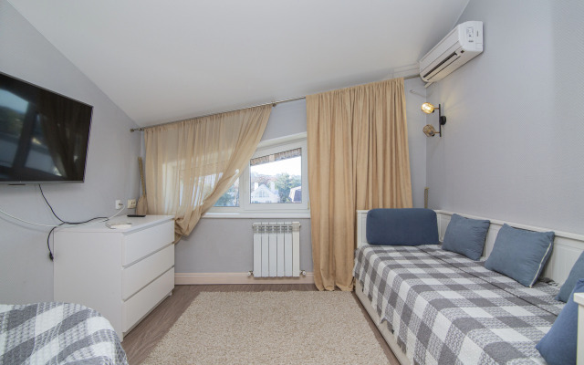 Апартаменты Трехкомнатная квартира на ул. Колхозной 112