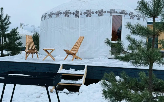 Buryatskaya Yurta Altyn Saray Glamping