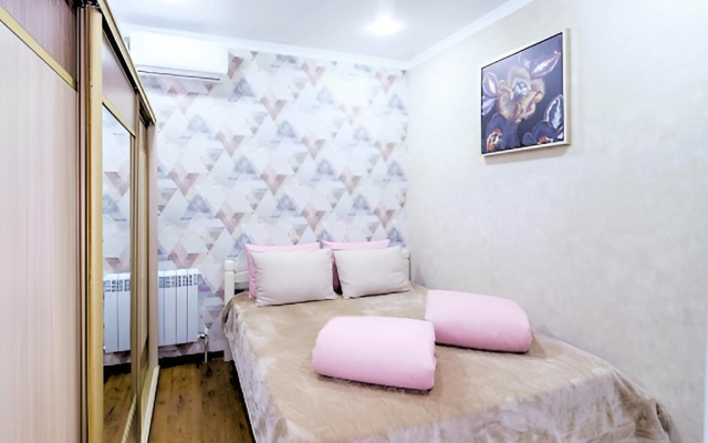 3kKomnatnyye na 1oy Beregovoy Linii v Siriuse Apartments