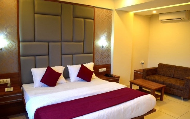 Royal Square by Sky Stays Hotel
