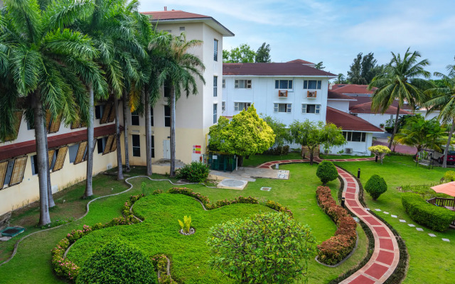 Hulhule Island Hotel