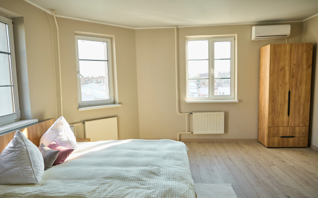 V 10 Minutakh Khodyby Ot Kremlya Flat
