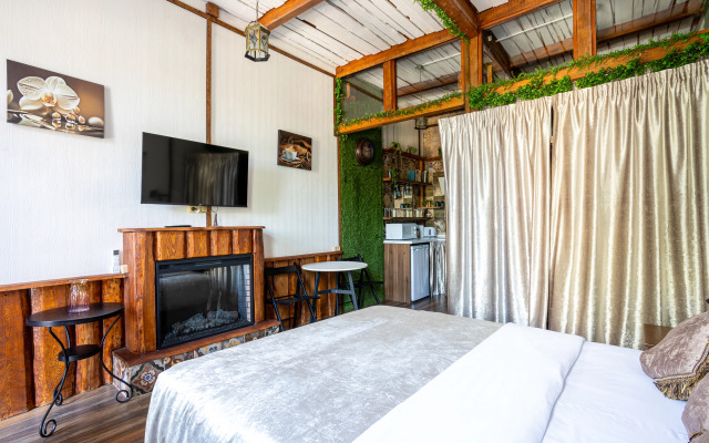 Romanticheskaya Studiya S Kaminom I Balkonom Flat