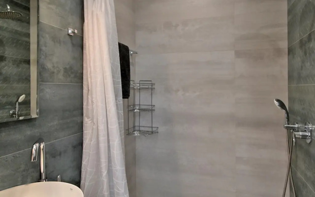 2-K v Novostroyke, Ulitsa Amiryana, Am2614 Flat