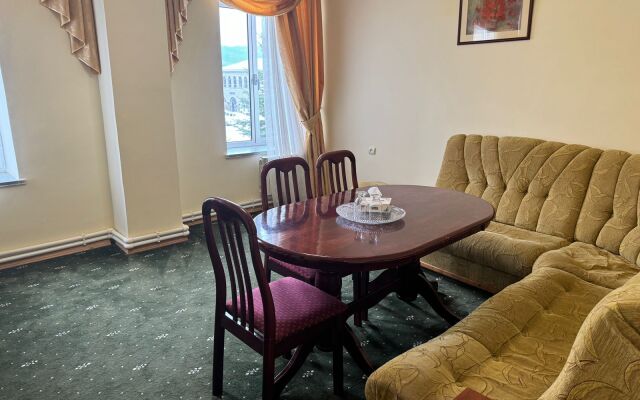 Lalaner Hotel