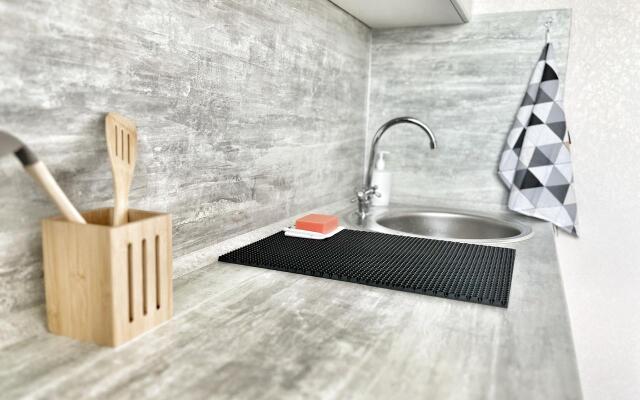 Yelena Ozerki Flat