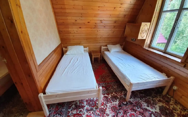 vo Fryazino s Ulichnym Bassejnom i Batutom Private House