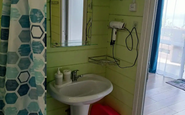 Domik 1 s Shikarnym Vidom na More Villa