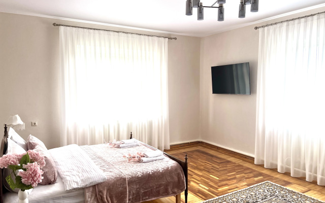 Частный дом Шикарный недалеко от Собора