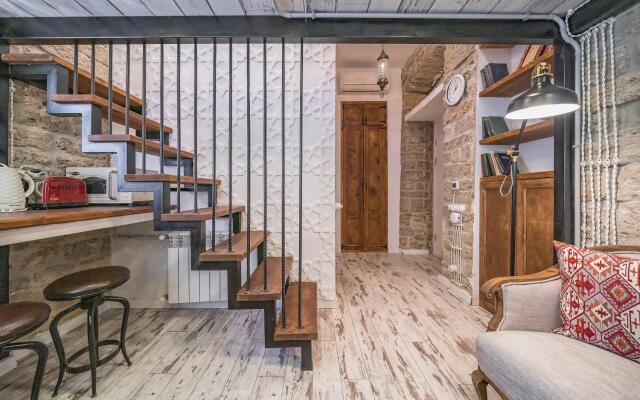 Rest Studios Aparthotel