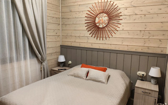 Домик на опушке на берегу Озера Волго на Селигере - коттеджи Сосновый бор