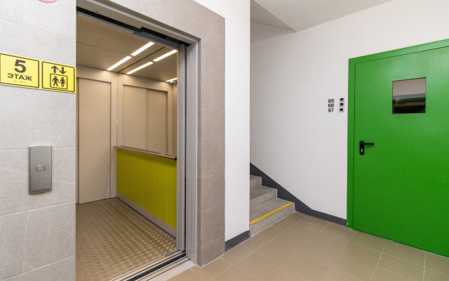 Квартира с желтым диваном