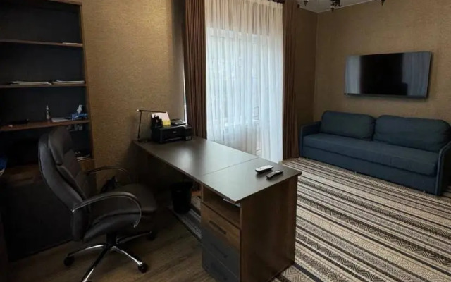 S Basseynom I Baney Private House