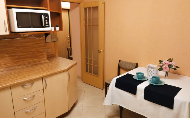 Na Verkhne Proletarskoy 35 Flat