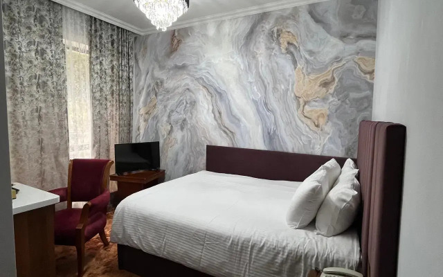 Hotel Luxurious